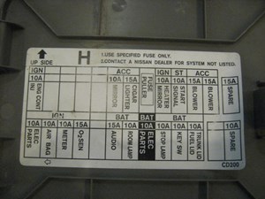 06 Nissan 350Z Tan Fuse Box Cover  R13837