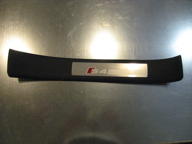 06 Audi S4 AUDI Rear RH Door Sill Plate 8E0 853 376 R14125