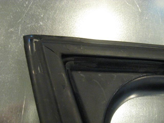 06 Audi S4 AUDI Front RH Window Rail Frame  R14133