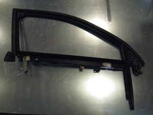 06 Audi S4 AUDI Front RH Window Rail Frame  R14133