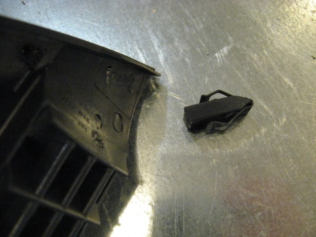 06 Audi S4 AUDI Center Dash Vent / Speaker Grille  R14243