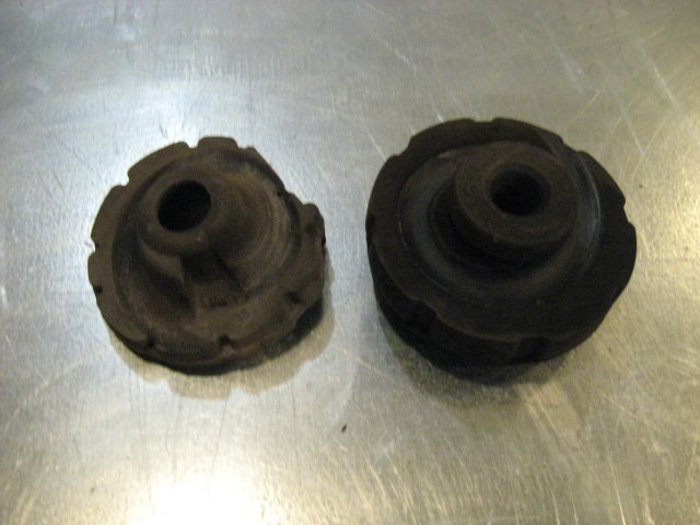 06 Audi S4 AUDI Rear Left/Right Rubber Spring Seats  R14294