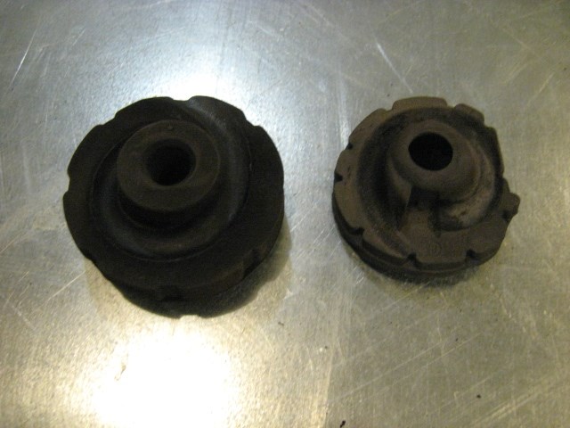 06 Audi S4 AUDI Rear Left/Right Rubber Spring Seats  R14295