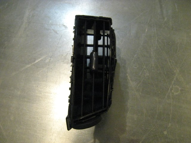 08 Infiniti G37 RH Center Dash Vent  R14436