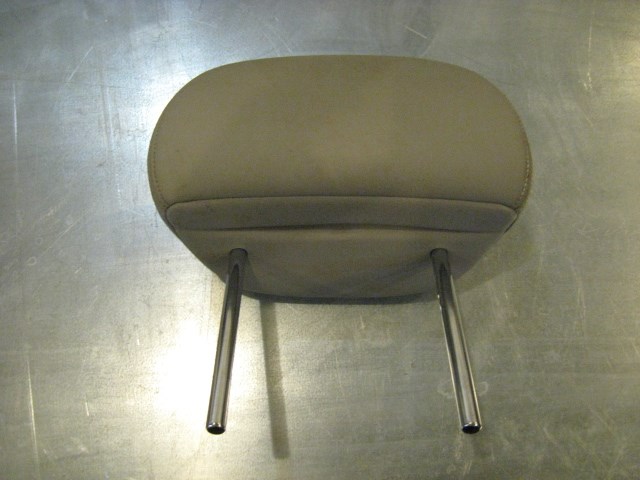 08 Infiniti G37 RH Passenger Headrest  R14456
