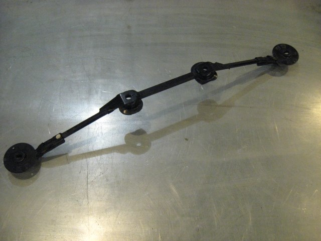 08 Nissan 350Z Rear Stay Pin Arm  R14635
