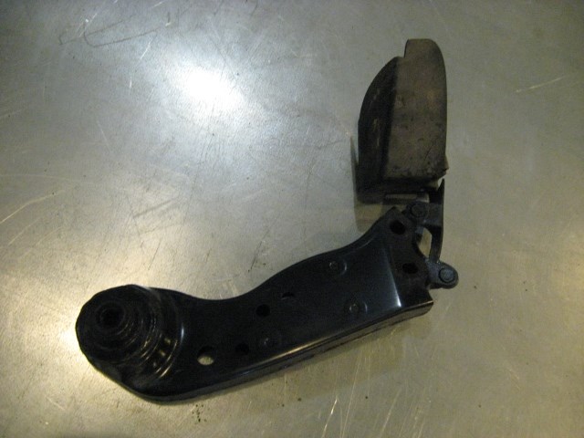 08 Nissan 350Z Rear LH Stay Pin Bracket  R14641