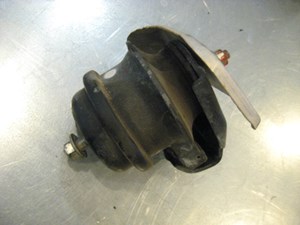 08 Nissan 350Z RH Passenger Engine Mount  R14682