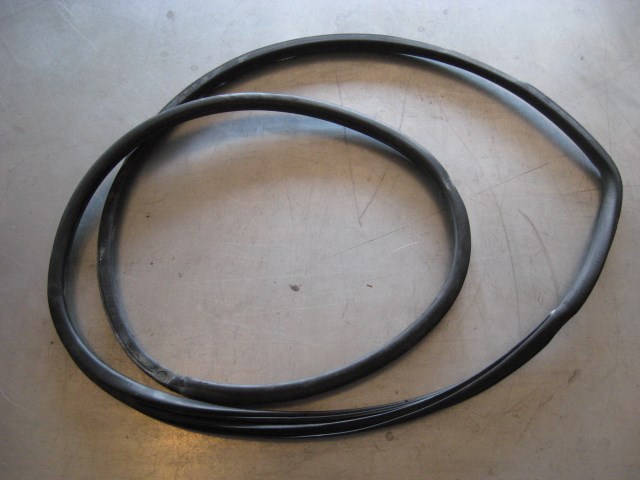 08 Nissan 350Z LH Driver Door Seal On Car  R14741