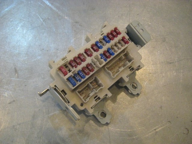 07 Nissan 350Z Interior Fuse Box  R18284
