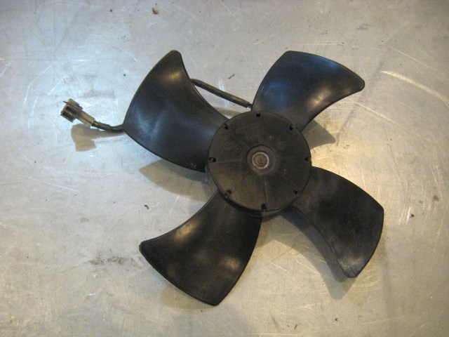 2007 Nissan 350Z RH Passenger Radiator Fan Blade W/ Motor OEM R18323