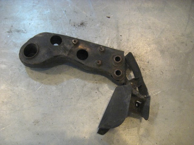 07 Nissan 350Z Rear LH Stay Arm Bracket  R18340