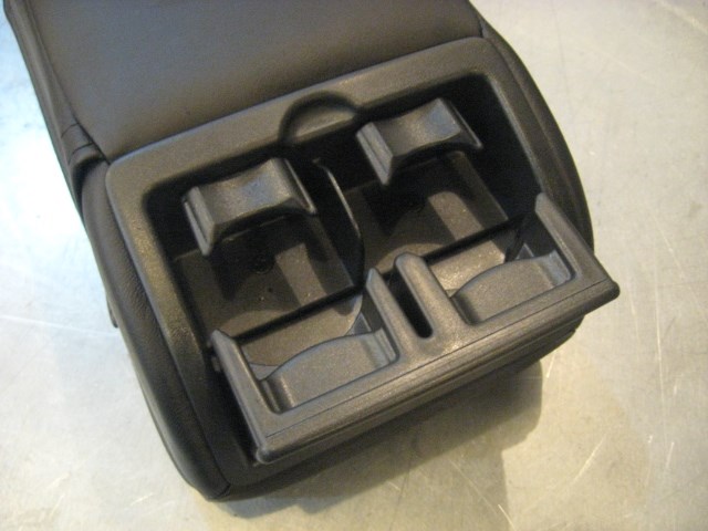 05 Infiniti G35 Rear Center Armrest Cupholder Assy  R18475