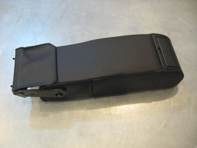 05 Infiniti G35 Rear Center Armrest Cupholder Assy  R18475