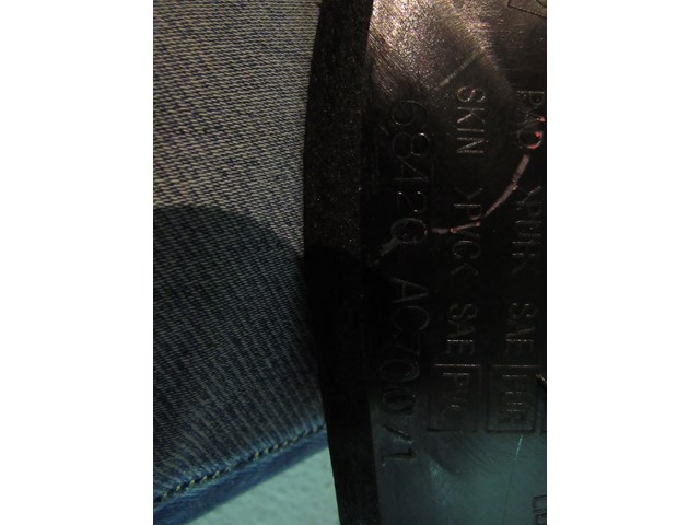 05 06 07 Infiniti G35 RH Passenger Lower Trim Panel 68420 AC700 R18510