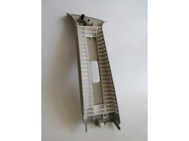 05 Infiniti G35 RH Upper B Pillar Trim Panel 76913 AL500 R18511