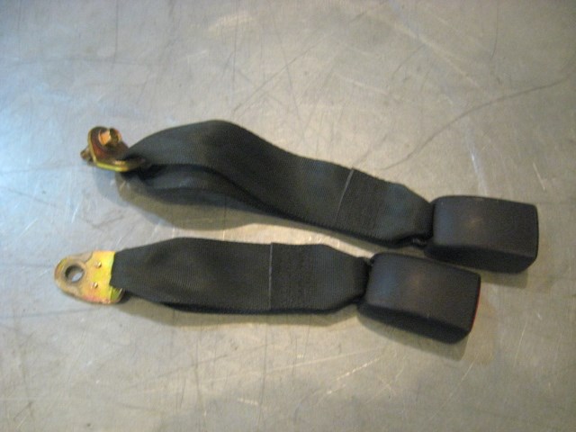 05 Infiniti G35 Rear LH & Center Seat Belt Buckles  R18524