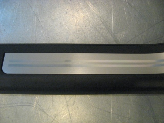 05 Infiniti G35 Sedan Rear LH Door Sill Plate 76899 AL500 R18530
