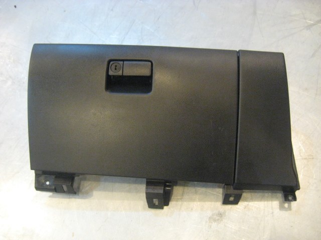 05 Infiniti G35 Lower Glove Box 68108 AM601 R18539