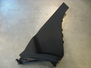 05 Infiniti G35 RH Lower Kick Trim Panel 68134 AC700 R18546