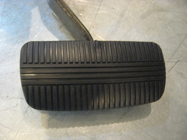 05 Infiniti G35 AT Brake Pedal  R18586