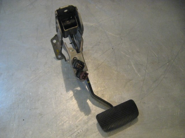 05 Infiniti G35 AT Brake Pedal  R18586