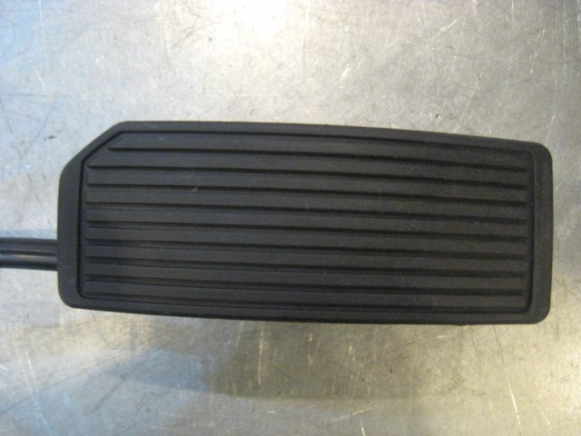 05 Infiniti G35 Gas Pedal AT  R18593