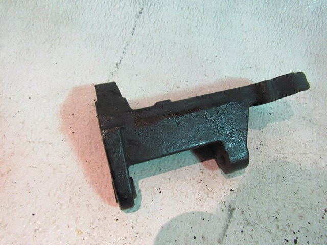 03 04 05 Infiniti G35 Power Steering Pump Bracket Mount  R18686