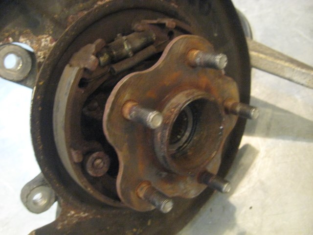 05 Infiniti G35 Rear LH Spindle Hub Assembly  R18688