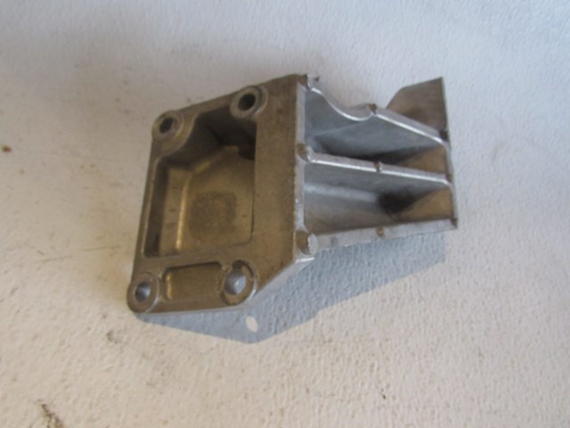 03 Infiniti G35 X AWD LH Engine Bracket  R18737