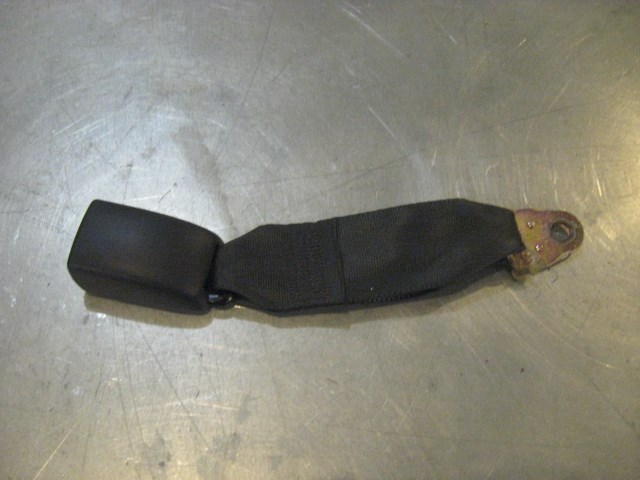 05 Infiniti G35 Rear RH Seat Belt Buckle  R18756
