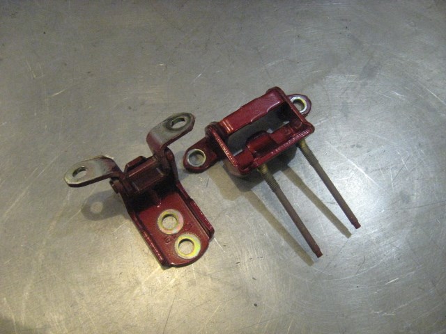 05 Infiniti G35 Rear RH Door Hinge Set  R18763