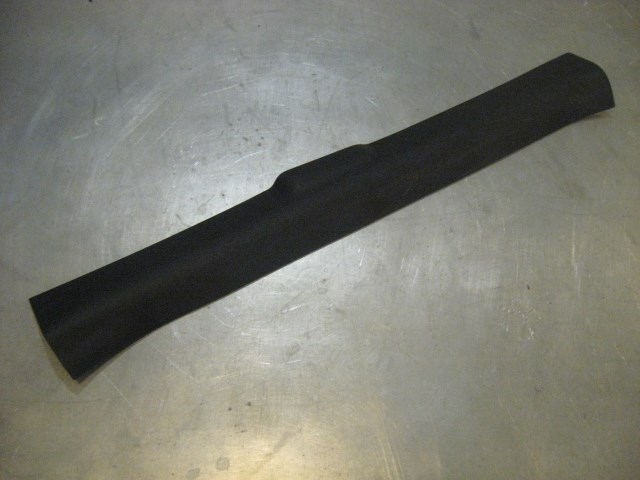 11 Nissan 370Z RH Passenger Door Sill Plate 769B4 1EA0A R18788