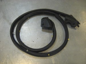 11 Nissan 370Z RH Door Seal On Door  R18796