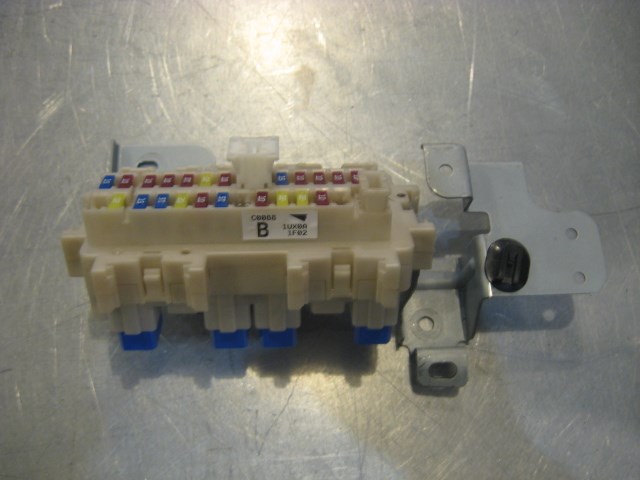 11 Nissan 370Z Base Interior Fuse Box  R18904