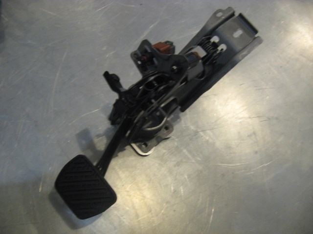 11 Nissan 370Z AT Brake Pedal Assembly  R18913