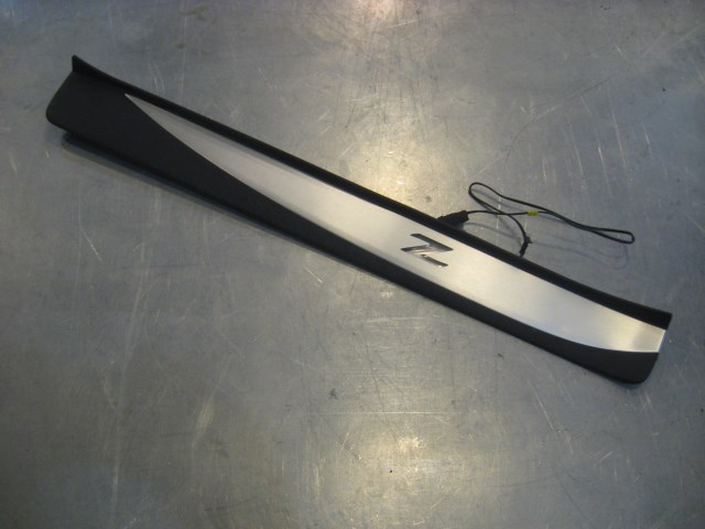 11 Nissan 370Z LH Driver Door Sill Plate G6951 1EA0A R18939