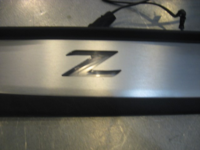 11 Nissan 370Z LH Driver Door Sill Plate G6951 1EA0A R18939