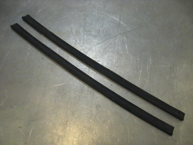 11 Nissan 370Z Rear Hatch Seals  R18991