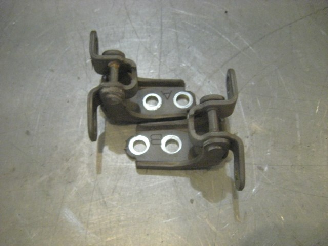 04 Acura RSX RH Passenger Door Hinges  R19038