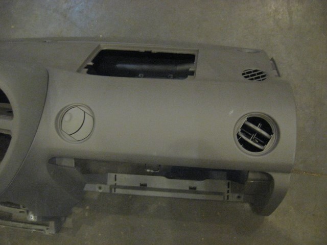 04 Acura RSX Base Dash Assembly  R19105