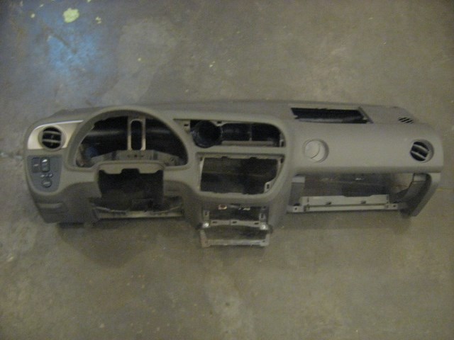 04 Acura RSX Base Dash Assembly  R19105