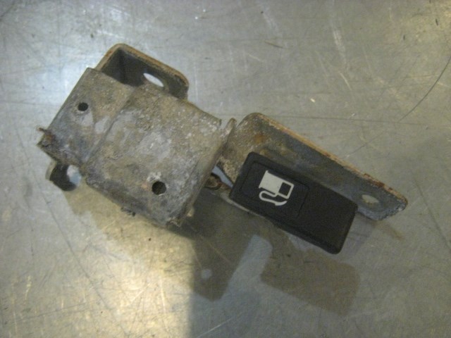 04 Acura RSX Gas Lid Release Lever  R19250