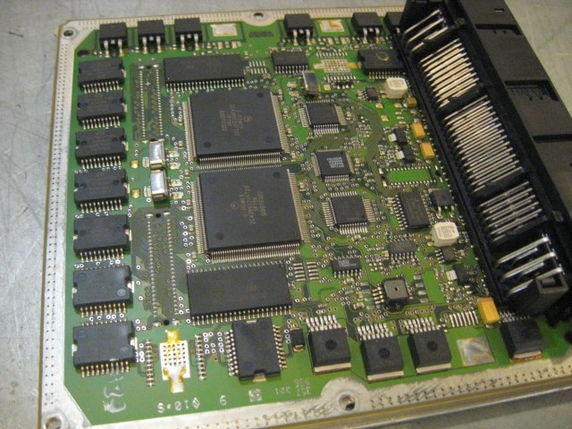 04 BMW M3 Engine Control Unit ECU DME MSS54HP R19287