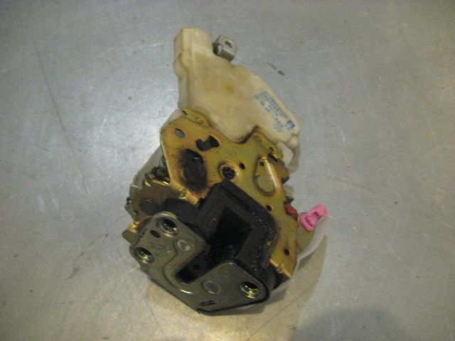 02 Subaru IMPREZA Rear RH Door Lock Actuator 61100 FE040 R19313