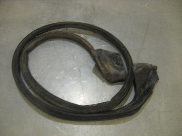 02 Subaru IMPREZA Rear RH Door Seal On Door  R19315