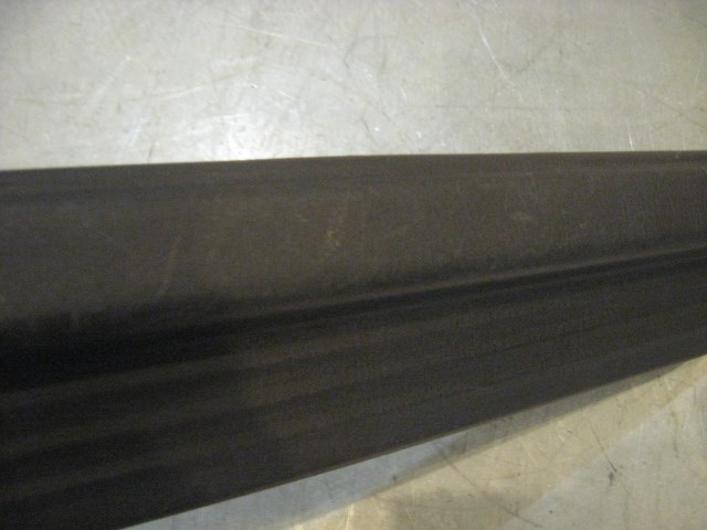 02 Subaru IMPREZA Sedan Front RH Door Sill Plate 94060 FE000 R19336