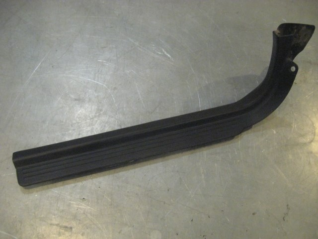 02 Subaru IMPREZA Sedan Front RH Door Sill Plate 94060 FE000 R19336