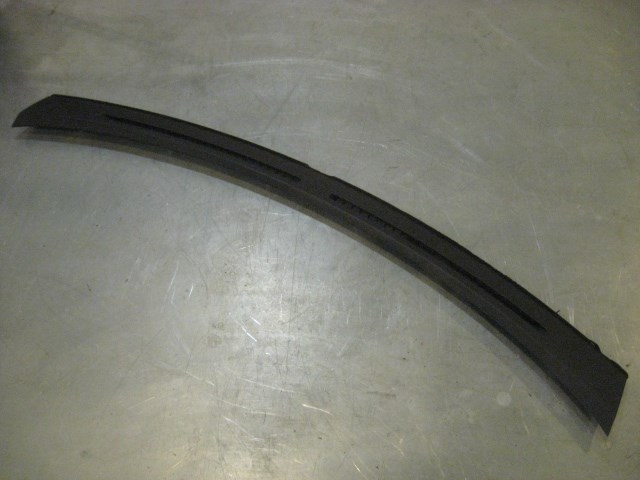 02 Subaru IMPREZA Upper Dash Vent Trim  R19341