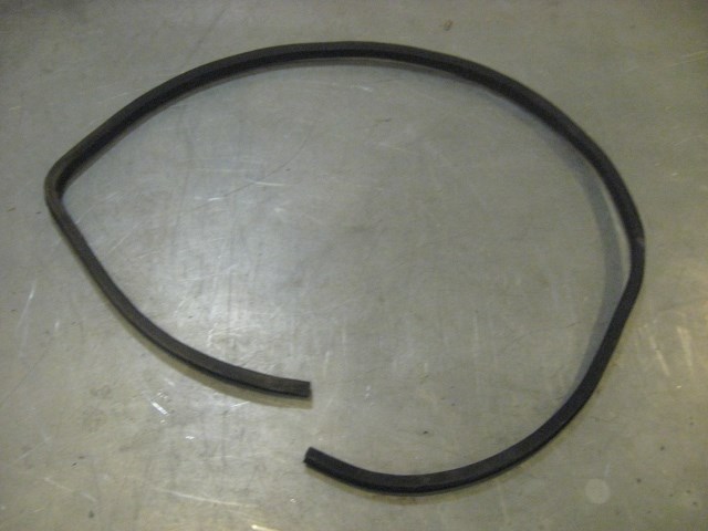 02 Subaru IMPREZA Front RH Upper Door Seal  R19346